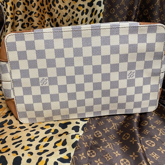 Louis Vuitton Hampstead PM in Azur - Picture 7 of 15